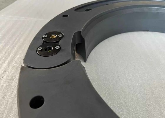 Dispositif de sécurité contre les déchirures de pneus d'urgence avec forgeage intégral par moule