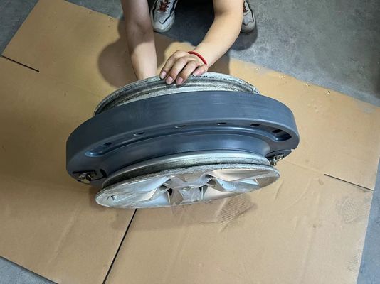 L'appartement couru militaire en caoutchouc de polymère insère les insertions plates de roue de course de 335/80R20 225/75R16C