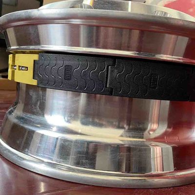 Le système de sécurité intégré à la planche de roulement en polyuréthane permet une conduite sûre et fluide du véhicule