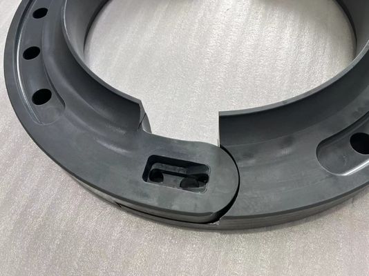 Les pneus à roues plates sont placés en noir/blanc.